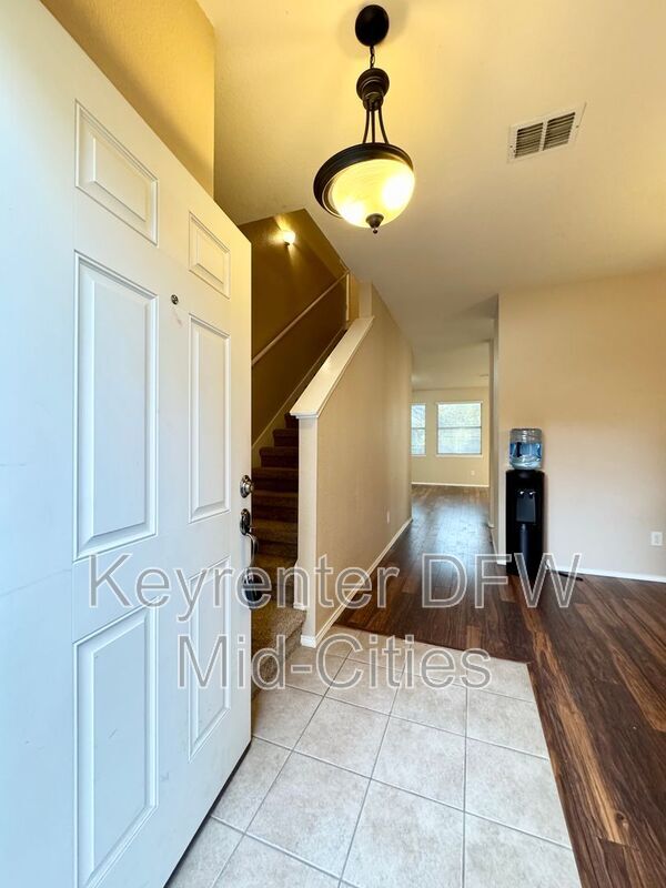 Foto del edificio - 1145 Timberlake Ln