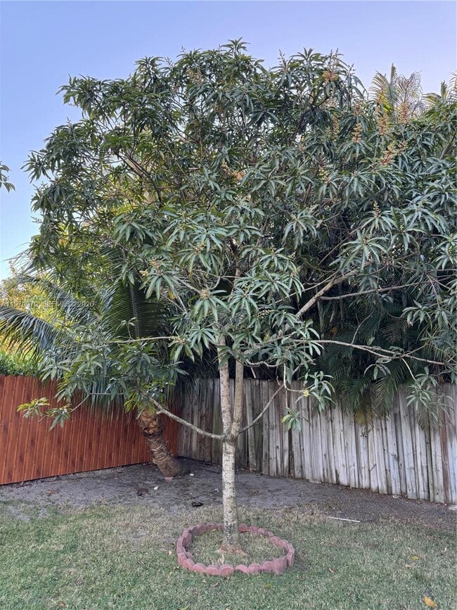 Building Photo - 470 NE 127th St