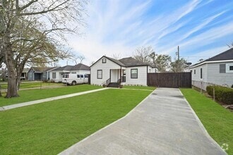 Building Photo - 3430 Seabrook St