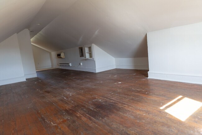 Building Photo - 9 E Cummings Ave