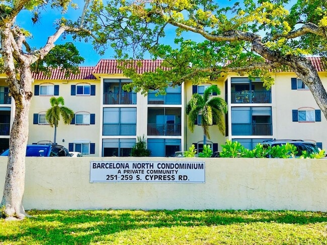 Building Photo - 257 S Cypress Rd