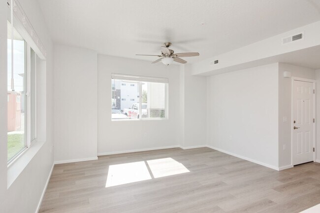 Foto del edificio - Now Leasing! Beautiful Open Concept Living!