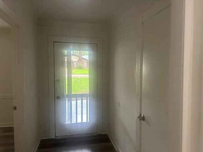 Foto del edificio - 637 Briarcliff Cir