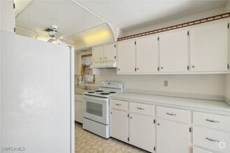 Building Photo - 235 Thistle Ct