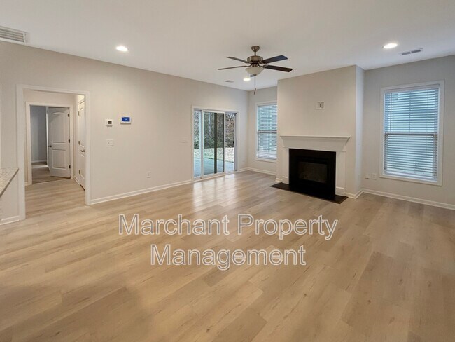 Foto del edificio - 459 Torrington Dr