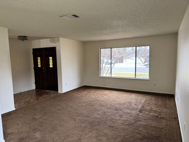 Foto del edificio - 1586 Hawthorne Dr