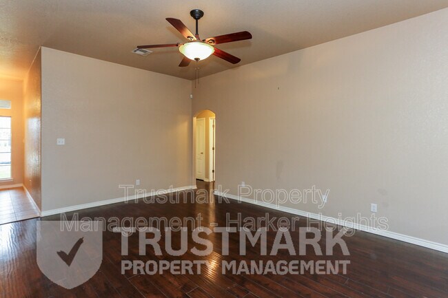 Foto del edificio - 6007 Lolly Loop