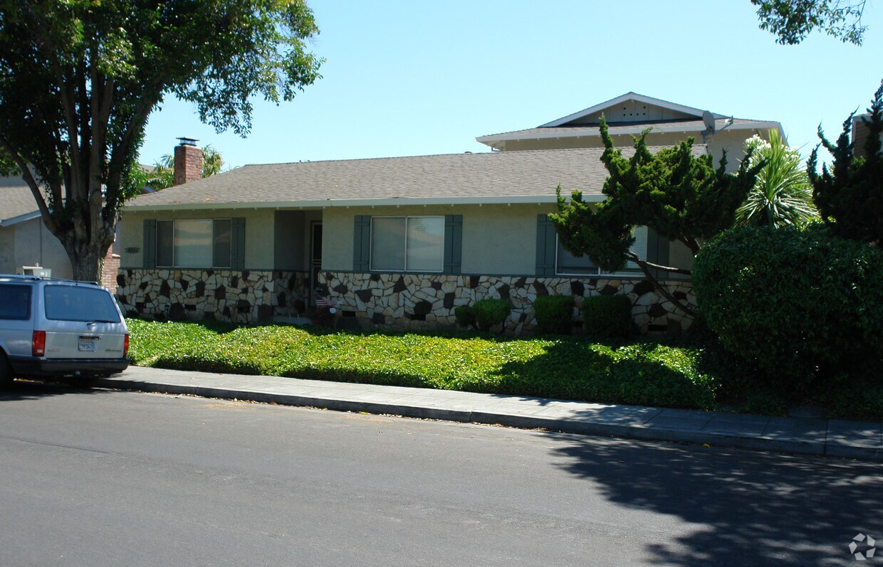 Building Photo - 855 Burbank Dr
