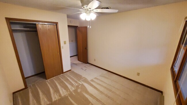 Building Photo - 301 Cobblestone Dr