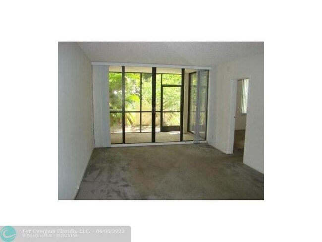 Foto del edificio - 8433 Forest Hills Dr
