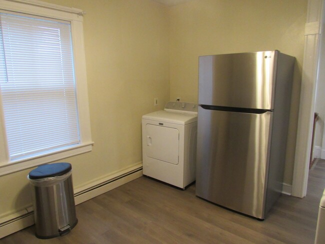 Building Photo - Nashua Quiet Cul de sac Apartment Availabl...
