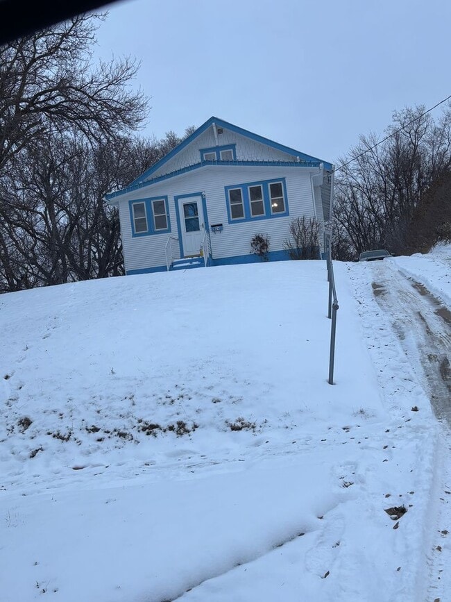 Building Photo - 624 N Lewis Ave