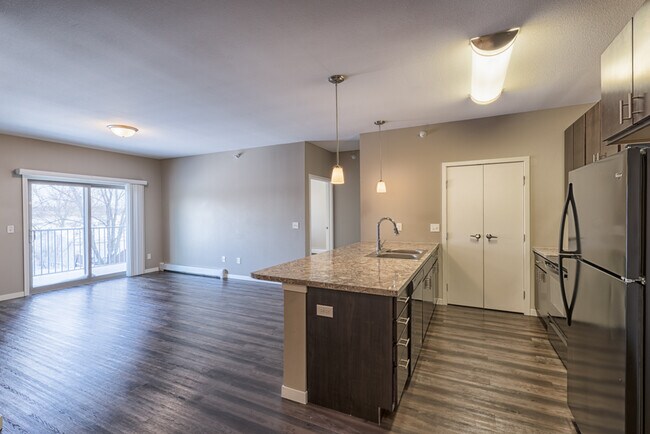 Building Photo - Northtown Crossing - Pet Friendly, Student...