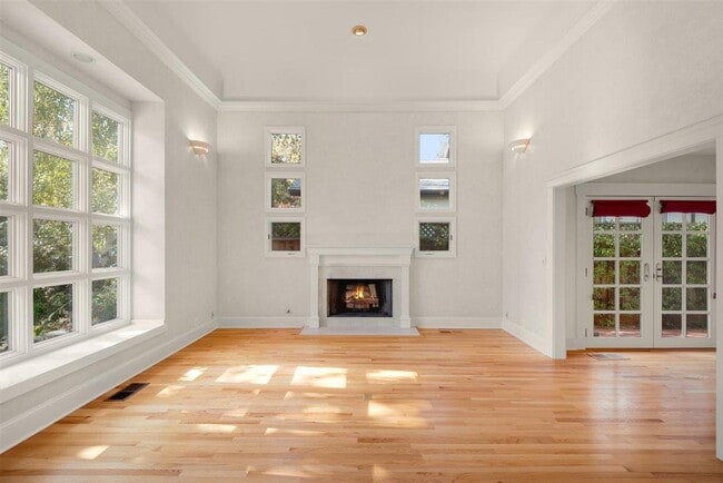 Building Photo - 1221 Parkinson Ave