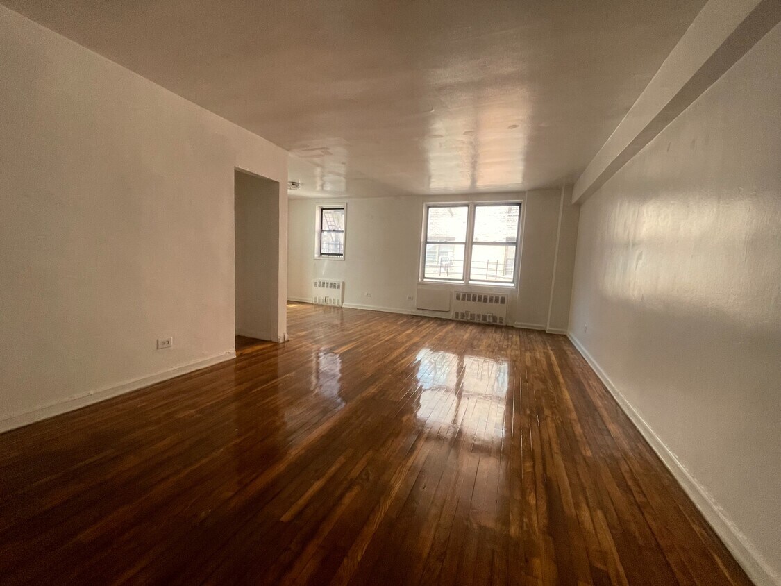 Foto principal - 147-25 Northern Blvd