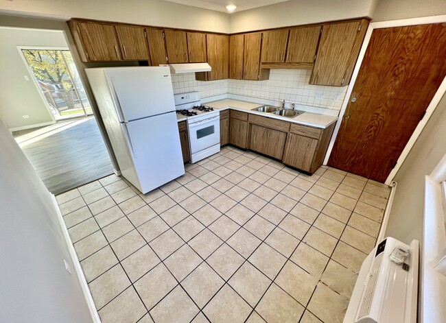 Building Photo - 5849 S Francisco Ave