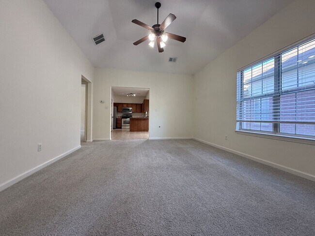 Foto del edificio - CORDOVA 3 BED 3 BATH RENTAL HOME NEAR SHEL...