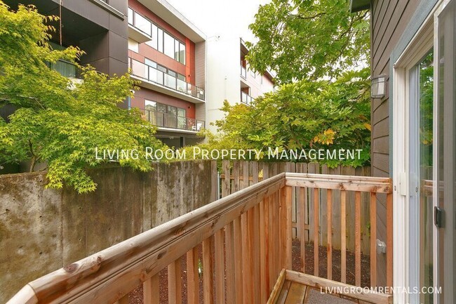 Building Photo - 1520 SE 44th Ave