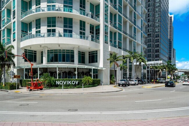 Foto del edificio - 300 S Biscayne Blvd