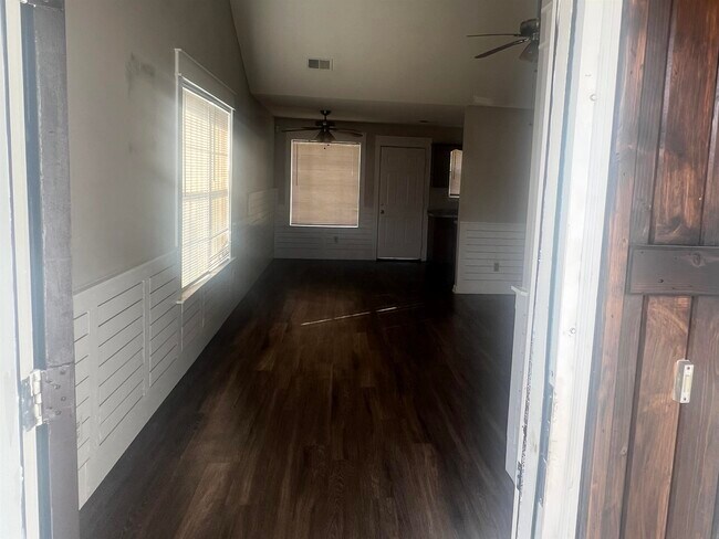 Foto del edificio - 2550 Reese Lake Cir