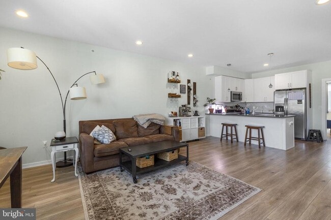 Building Photo - 381 Martin St