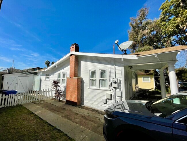 Side 1 of House - 311 N Francisca Ave