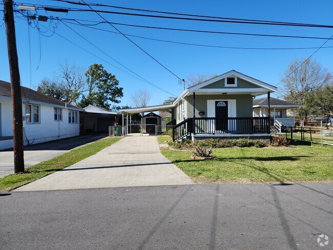 Building Photo - 430 Avenue K