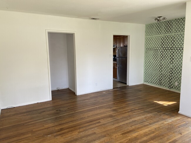 Building Photo - 5636 Lindley Ave