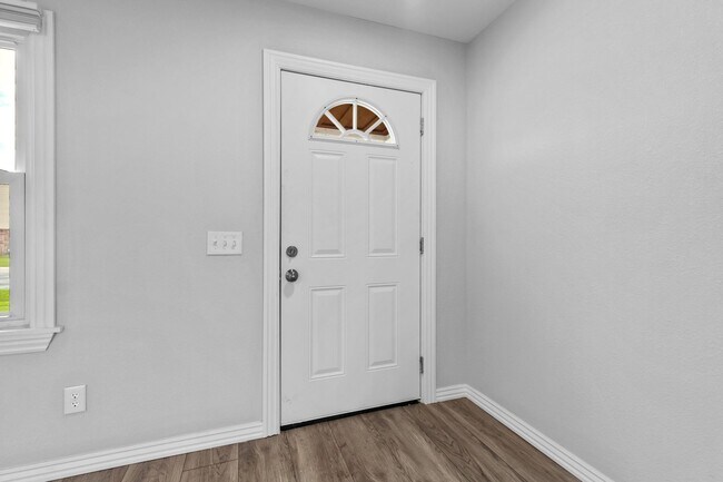 Foto del edificio - 3 Bed, 2 Bath Home Available in Gentry!