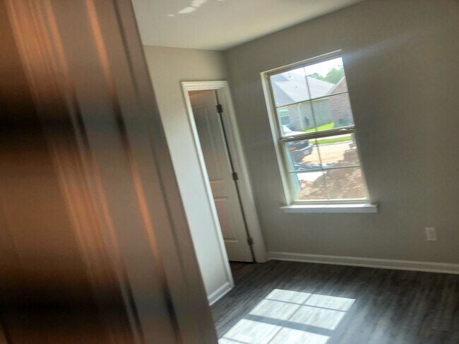 Building Photo - 13167 Hank's Way