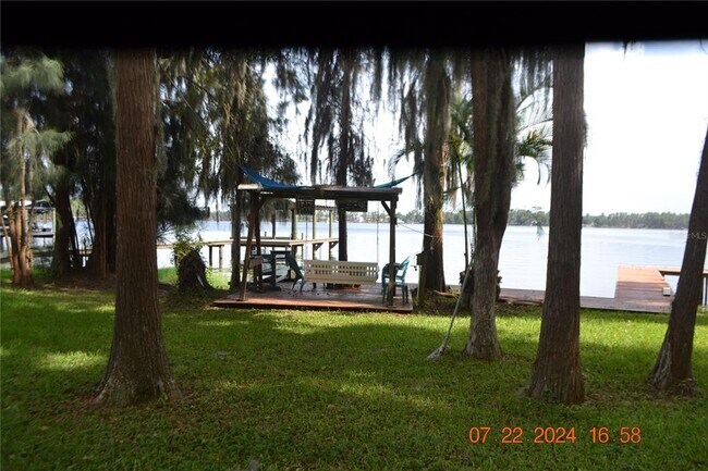 Foto del edificio - 20860 Little Lake Thomas Rd