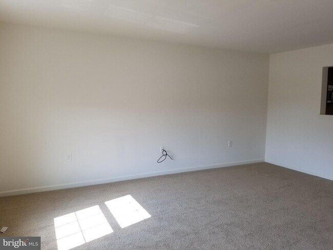 Building Photo - 171 Natural Way