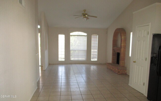 Foto del edificio - 7329 Desierto Rico Ave