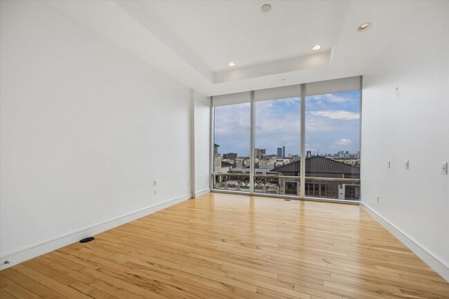 Building Photo - 2727 Kirby Dr