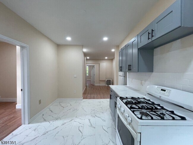 Foto del edificio - 85 Clifton Ave