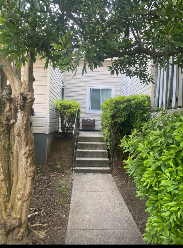 Primary Photo - 4607 Grinding Stone Dr