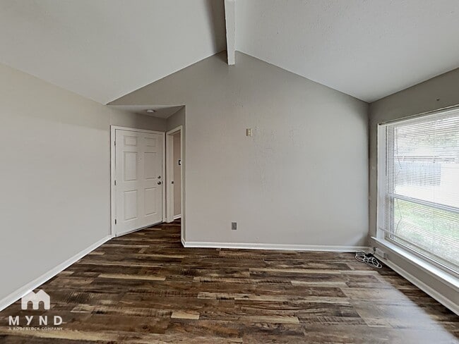 Foto del edificio - 939 N Pleasant Woods Dr