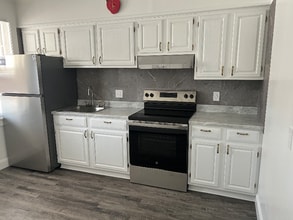 Building Photo - 261 Pierce St