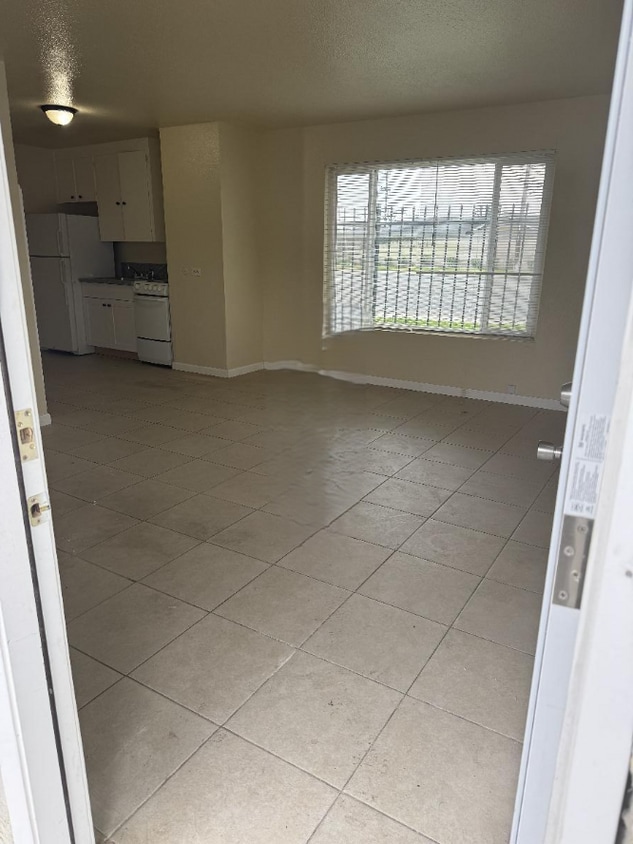 Building Photo - Charming Studio Apartment in Atwater!