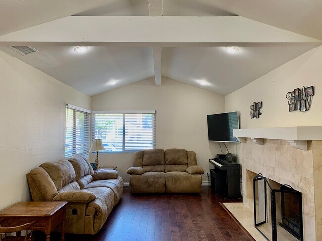 Foto del edificio - 3240 Peppermint St