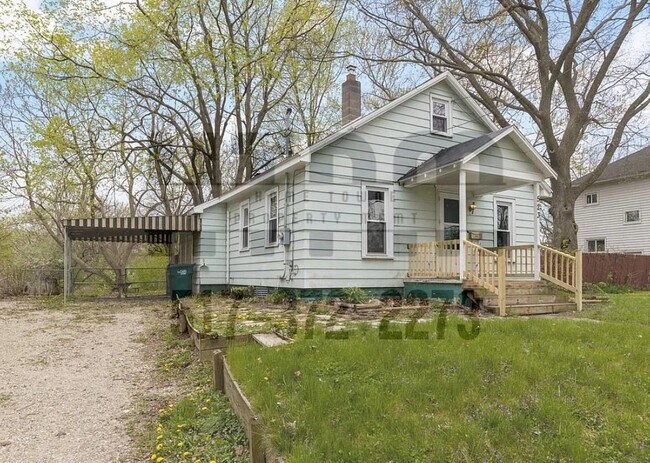 Building Photo - 523 W Hodge Ave