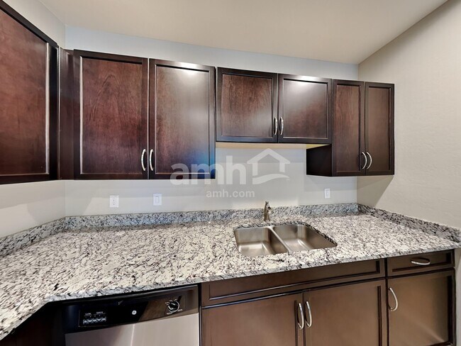 Foto del edificio - 2556 N Heritage St