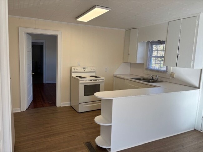 Building Photo - 1917