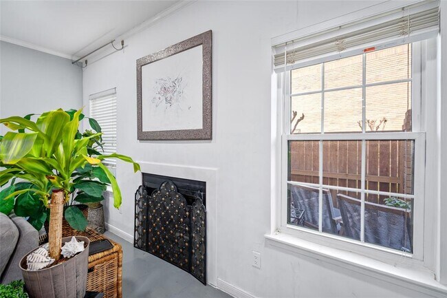 Building Photo - 9850 Pagewood Ln