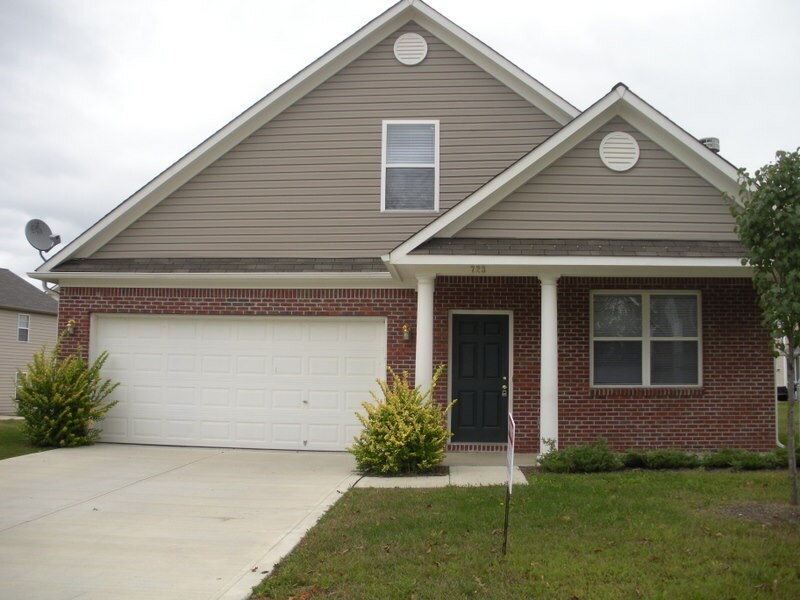 Foto principal - Avon - 3 BR home with main floor master