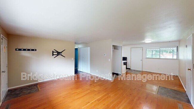 Building Photo - 5690 Tomberg St