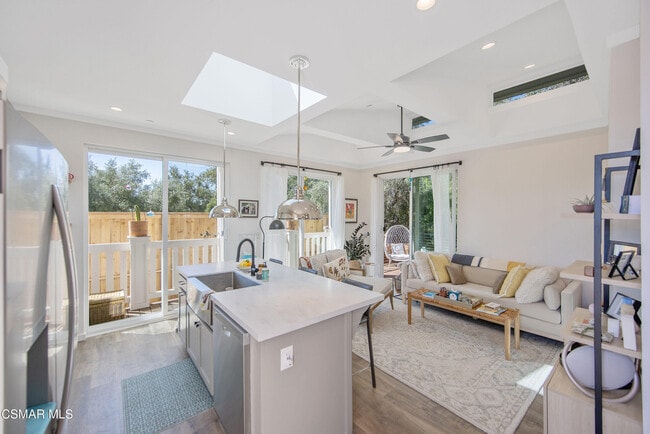 Building Photo - 313 Raymond St