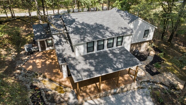 Foto del edificio - 9345 Rocky Woods Dr