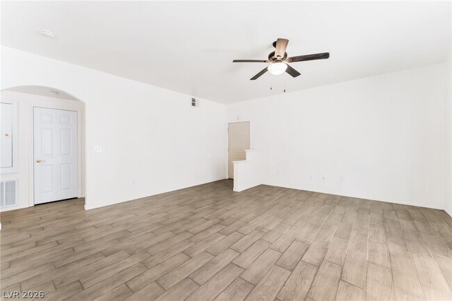 Foto del edificio - 6164 Pine Villa Ave