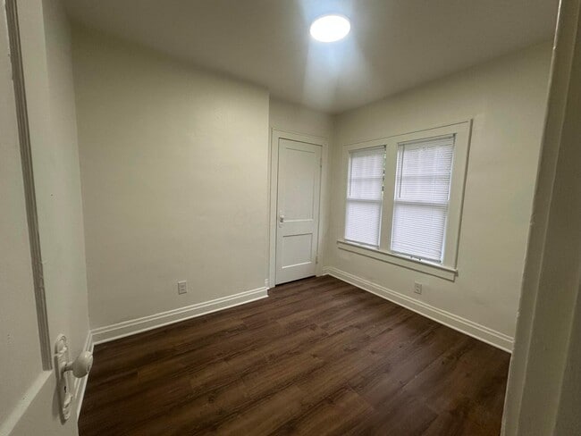 Building Photo - 378 S Wheatland Ave